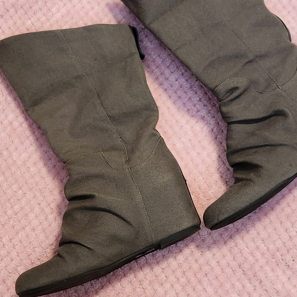 Shoes - Picture 2 of 10